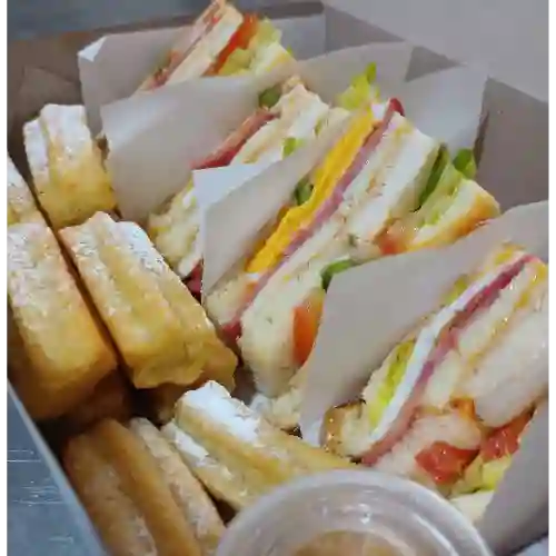 Club House Sandwich y Churros