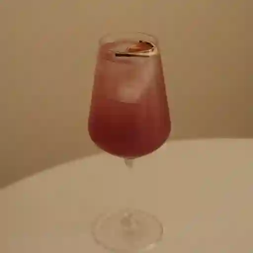 Burbujeante de piña y jengibre ahumado