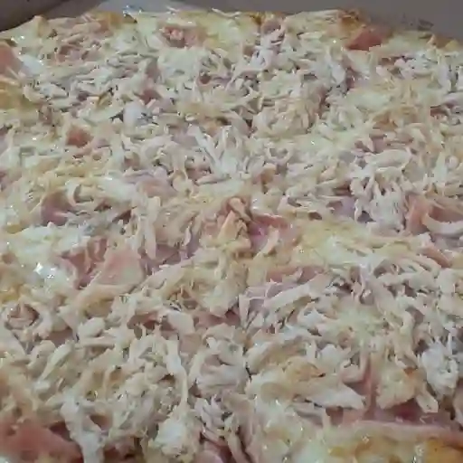 Pizza de Pollo y Jamón Mediana