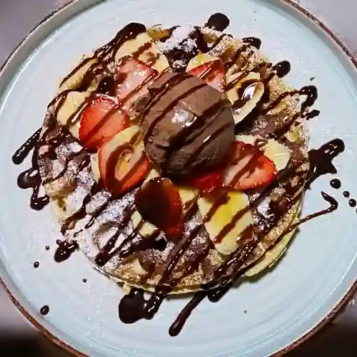 Waffle Banano, Fresa, Nutella y Helado