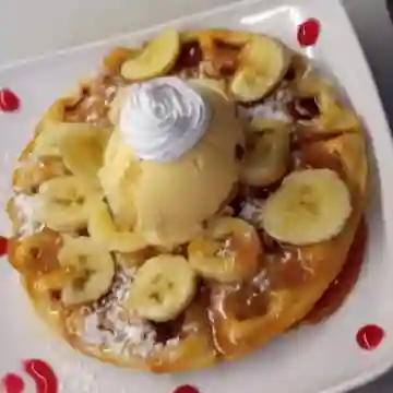 Waffle Arequipe con Banano y Helado