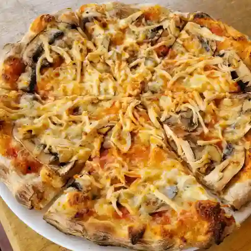 Pizza pollo y funghi