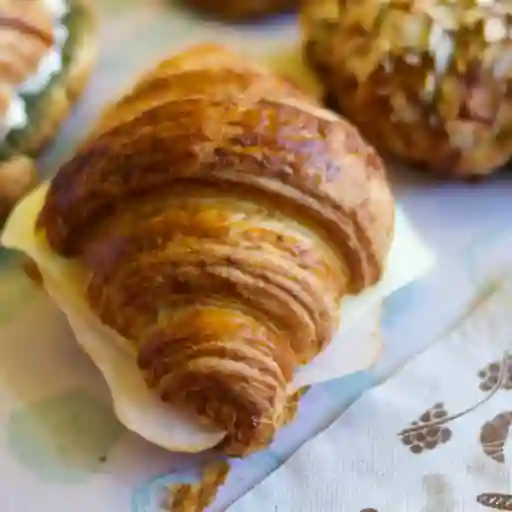 Croissant jamón y queso