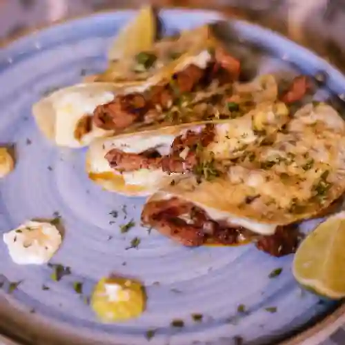 Quesadillas de Chorizo en Salsa Verde