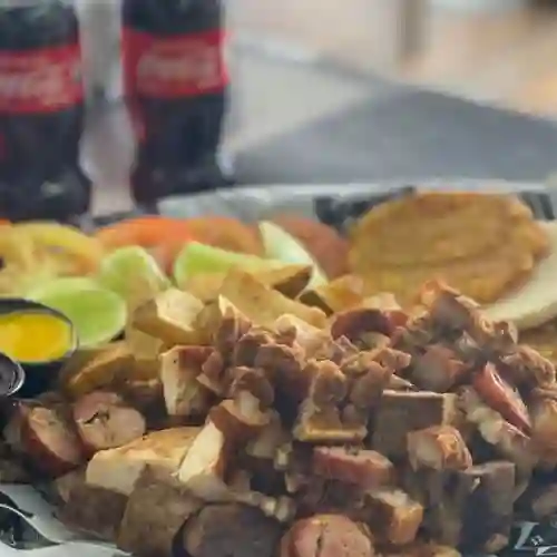 Super picada 3-4 personas +coca-cola 1.5
