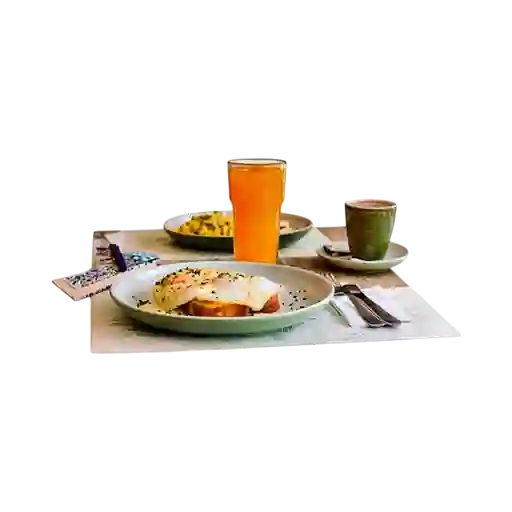 Huevos Fritos Salsa Queso Azul