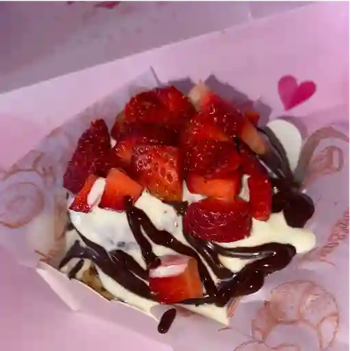Cinnamon roll de fresas con crema