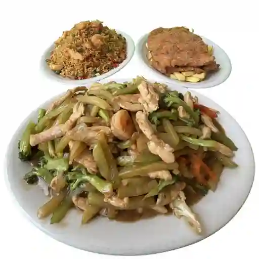Arroz chino con chuleta y chopsuey