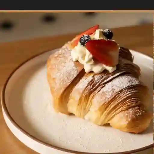 Croissat berry cheesecake