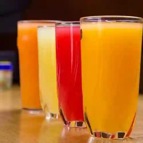 Jugo en Agua de Fresa