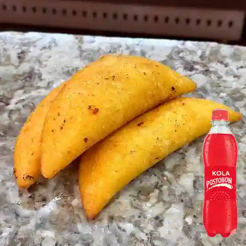 Combo Empanada de Pollo + Kola Postobón 400 ml