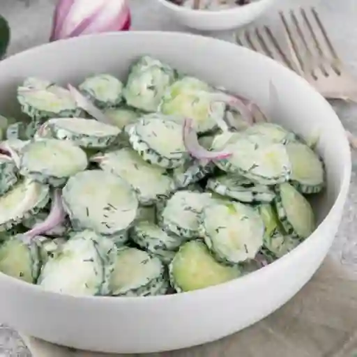 Ensalada de pollo y pepino