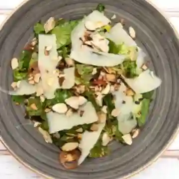 Bowl de pollo almendras y parmesano