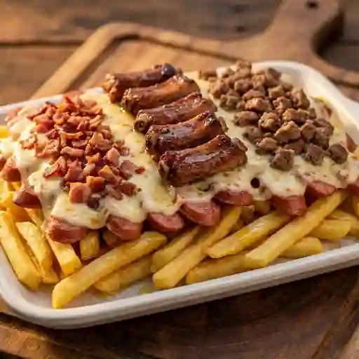 Salchipapa trilogía carnuda (para 2)