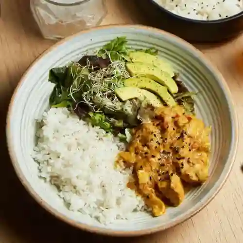 Bowl con Pollo Al Curry