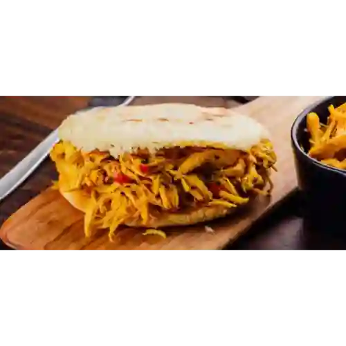 Arepa con Queso y Pollo