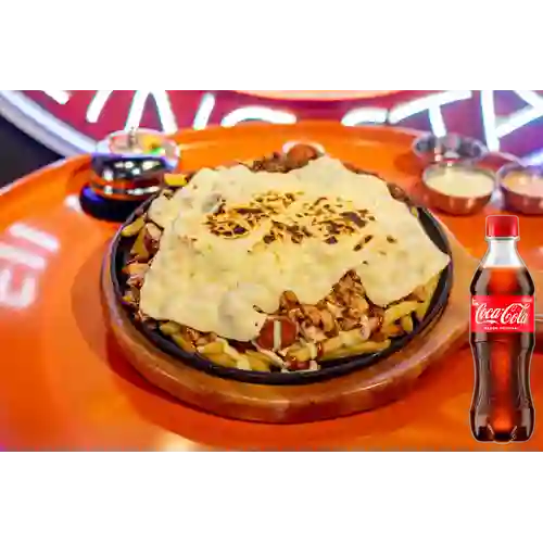 Combo Salchipapa con Pollo + Coca Cola Original 400 ml