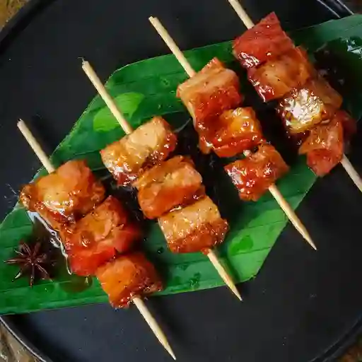 Brochetas de panceta