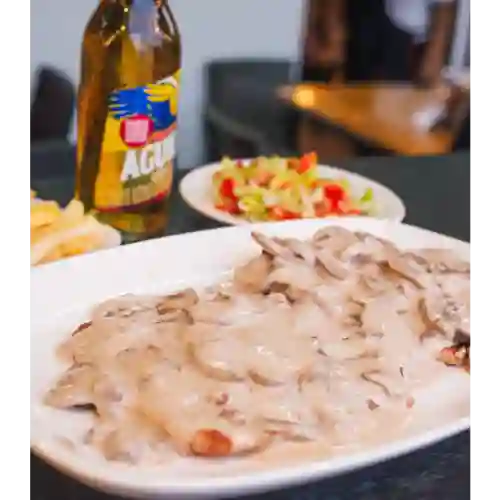 Medallones de Cerdo en Salsa de Champiñones