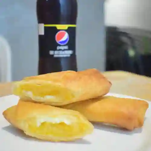 Combo Rollito de Platano con Gasesosa