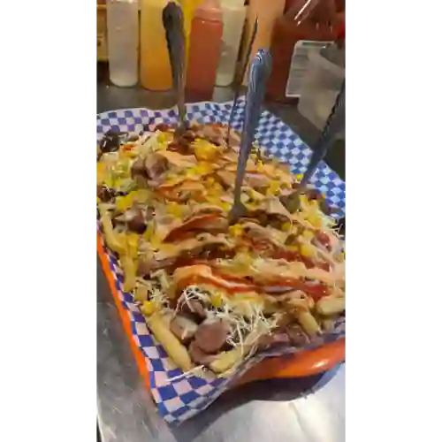 Salchipapa Mixta para 4