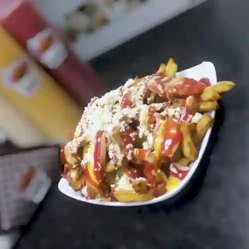 Salchipapa Sencilla.