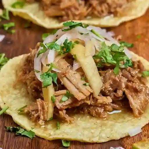 Taco carnita michoacana