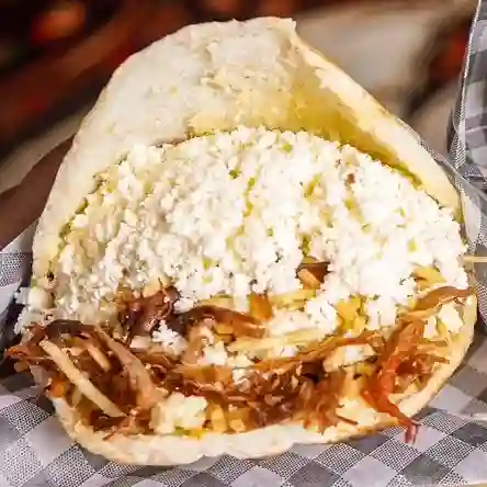 Arepa Carne Desmechada