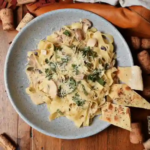 Pasta Pollo y Champiñones