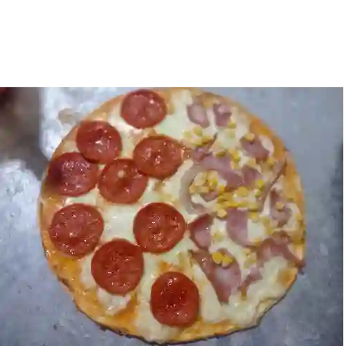 Pizza Pepperoni Tocino y Maíz