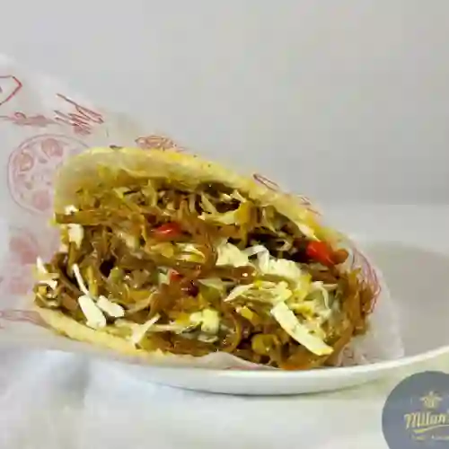 Arepa carne desmechada