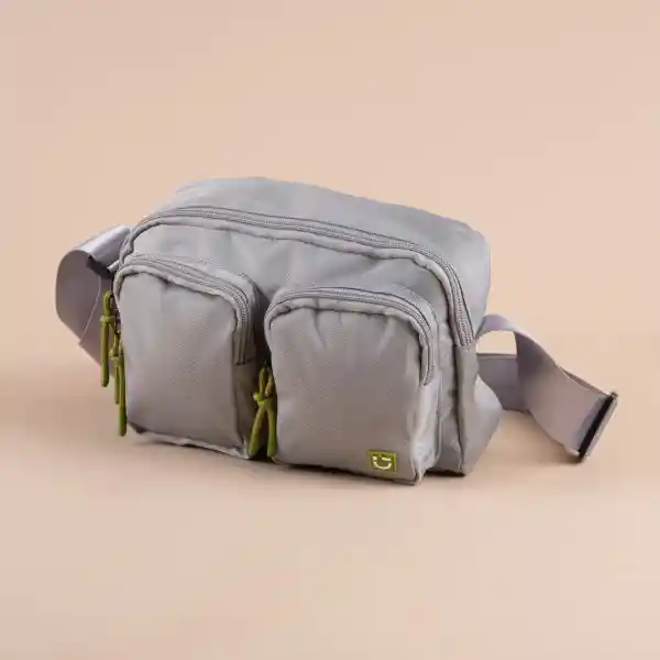 Bolso Crossbody Con Dos Bolsas al Frente Gris Claro Serie Miniso