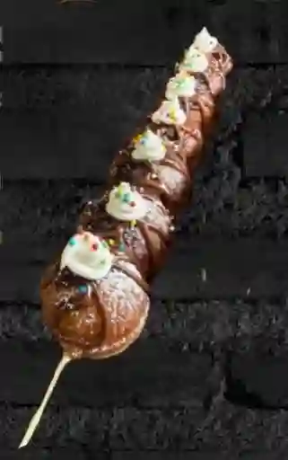 Brocheta fresa y leche condensada