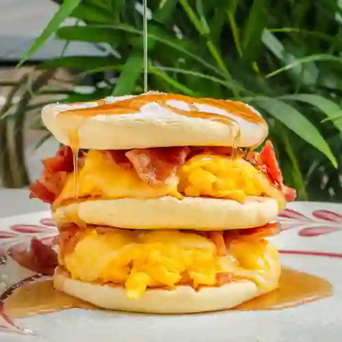 Pancakes Huevo Queso y Tocineta