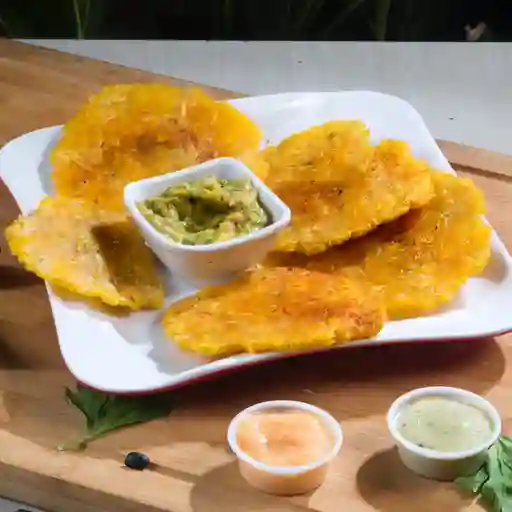 Patacón con Guacamole