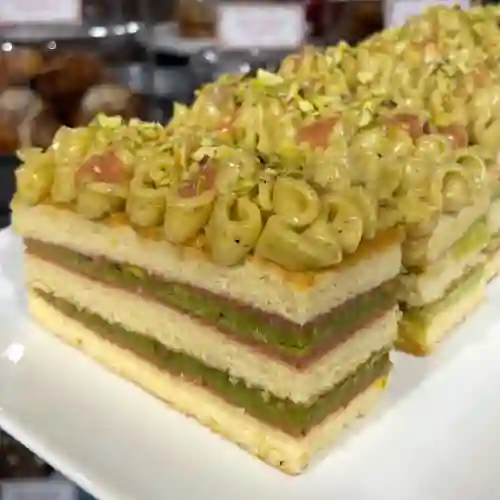Pistacho Roll Cake