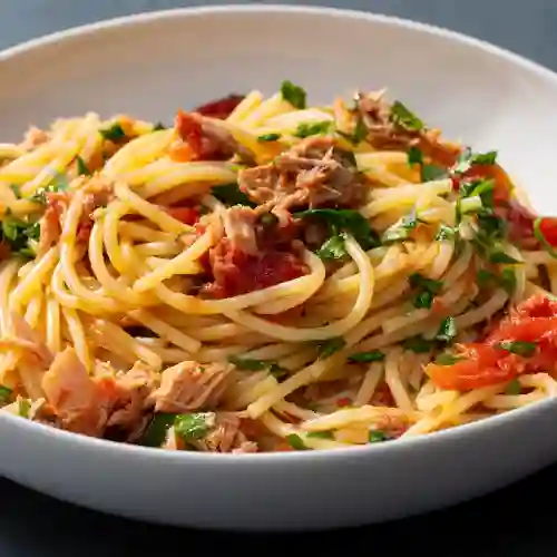 Pasta en Plato con Atún