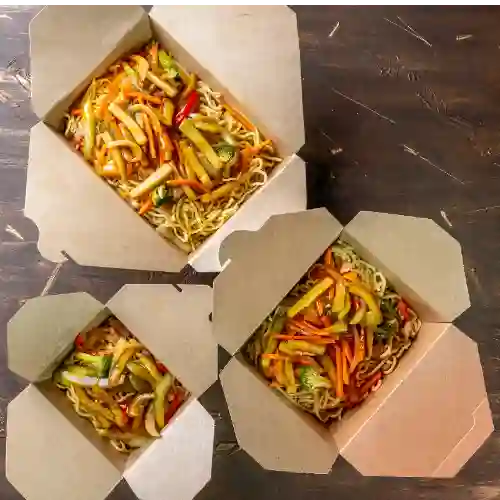 Chow Mein con Pollo