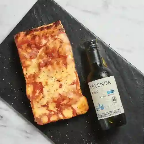 Focaccia Margherita y Piba Vino Tinto.