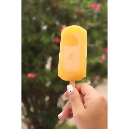 Paleta de Maracuyá con Leche Condensada