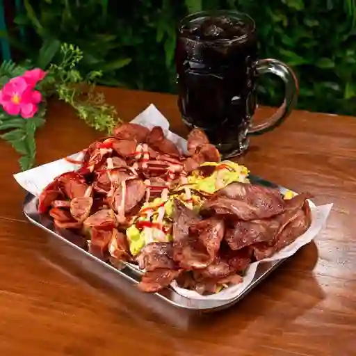 Salchipapa con Tocineta
