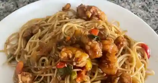 Pasta China Lomo y Camarones