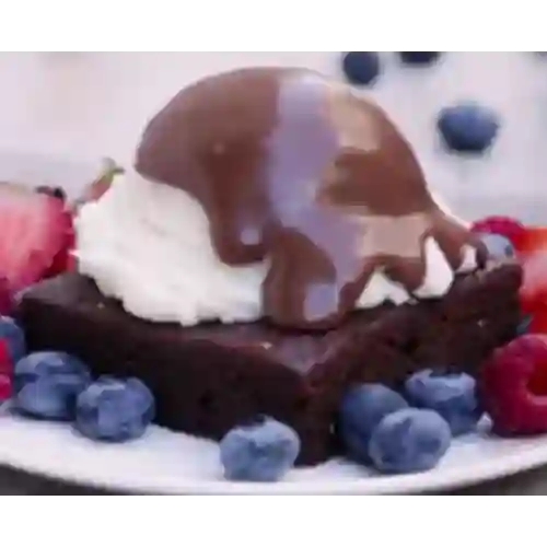 Brownie con Helado y Fruta