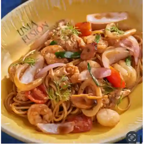 Tallarin Saltado de Mariscos