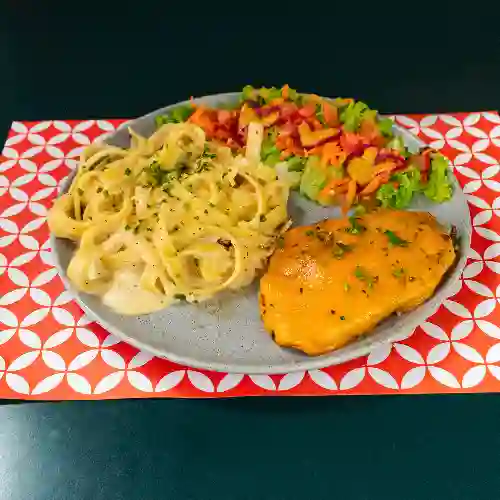 Pechuga a la Plancha con Fetuchini