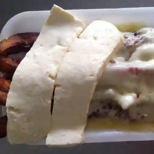 Maduro con Queso y Bocadillo