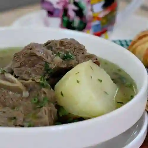 Caldo de Picado y Huevos Al Gusto