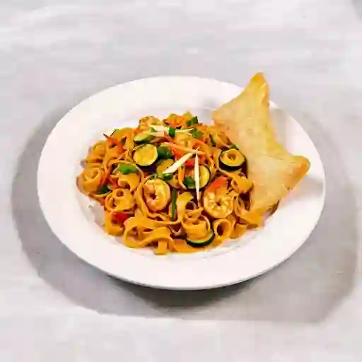 Nuddles Pollo Y Camaron Al Curry