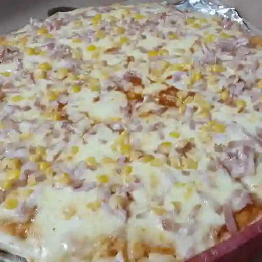 Pizza de Tocineta y Maíz Large