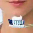 Crema Dental Oral-B 100% De Tu Boca* Cuidada Encías más Saludables en 2 semanas Combate la formación de caries desde la raíz 140ml